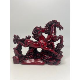 Bordó Két Vágtató Ló Szobor